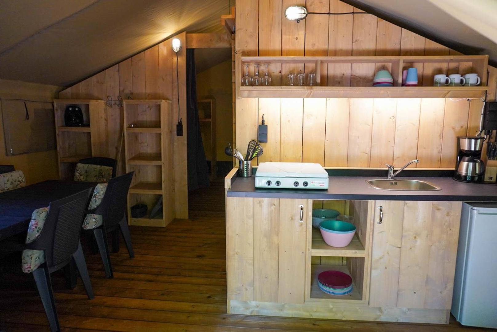Camping Pittoresque Saint-Parthem 客房 照片