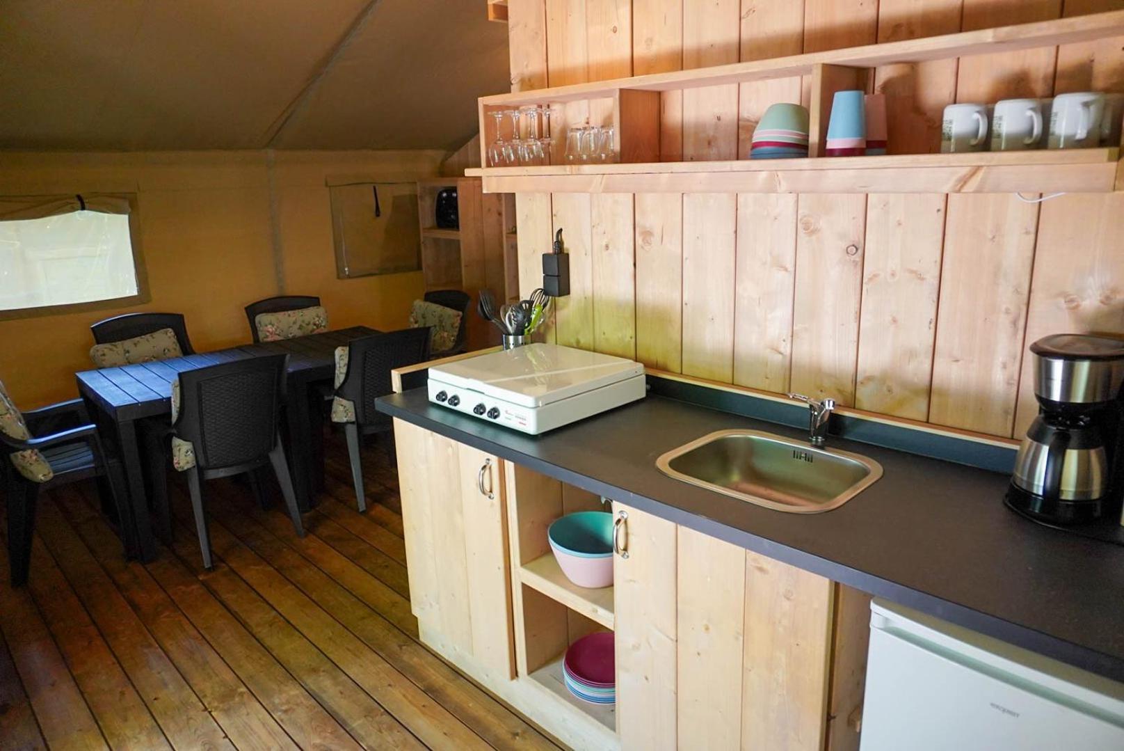Camping Pittoresque Saint-Parthem 客房 照片