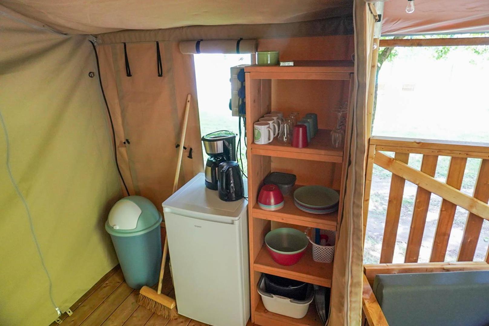Camping Pittoresque Saint-Parthem 客房 照片