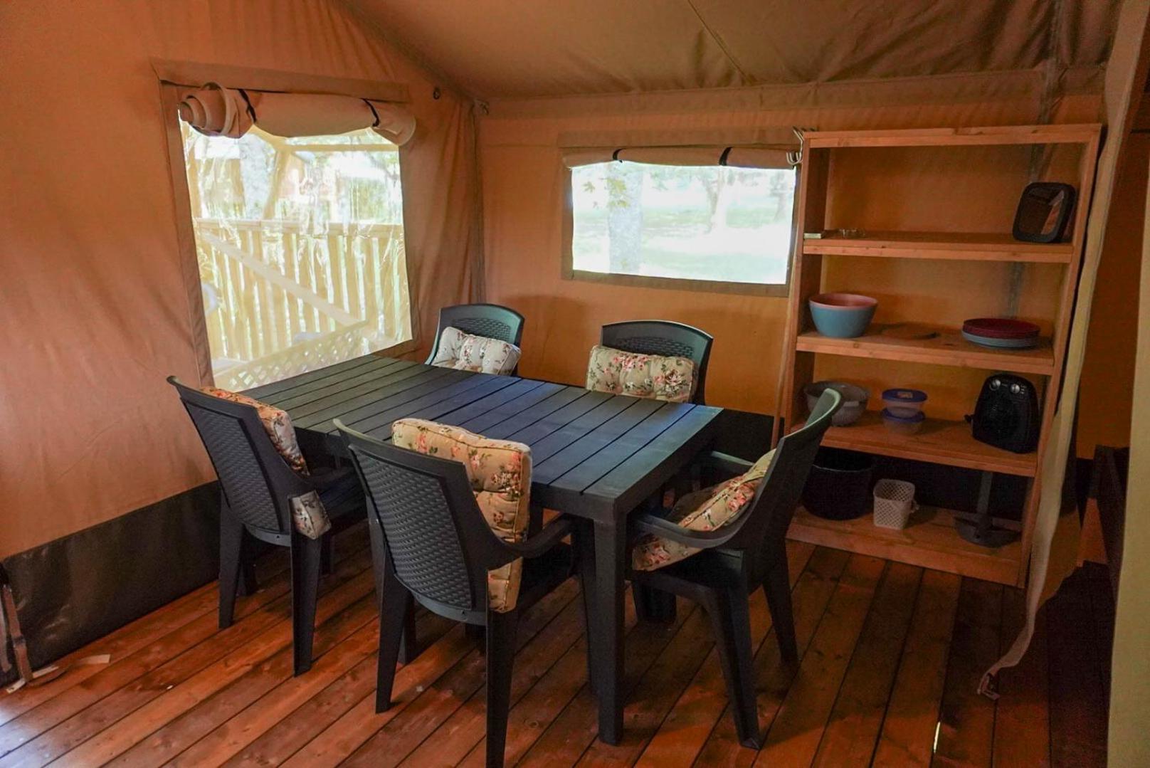Camping Pittoresque Saint-Parthem 客房 照片