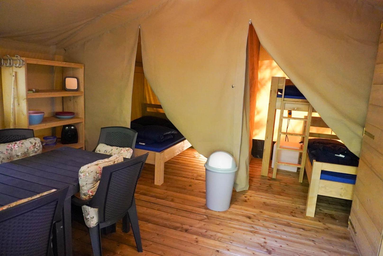 Camping Pittoresque Saint-Parthem 客房 照片