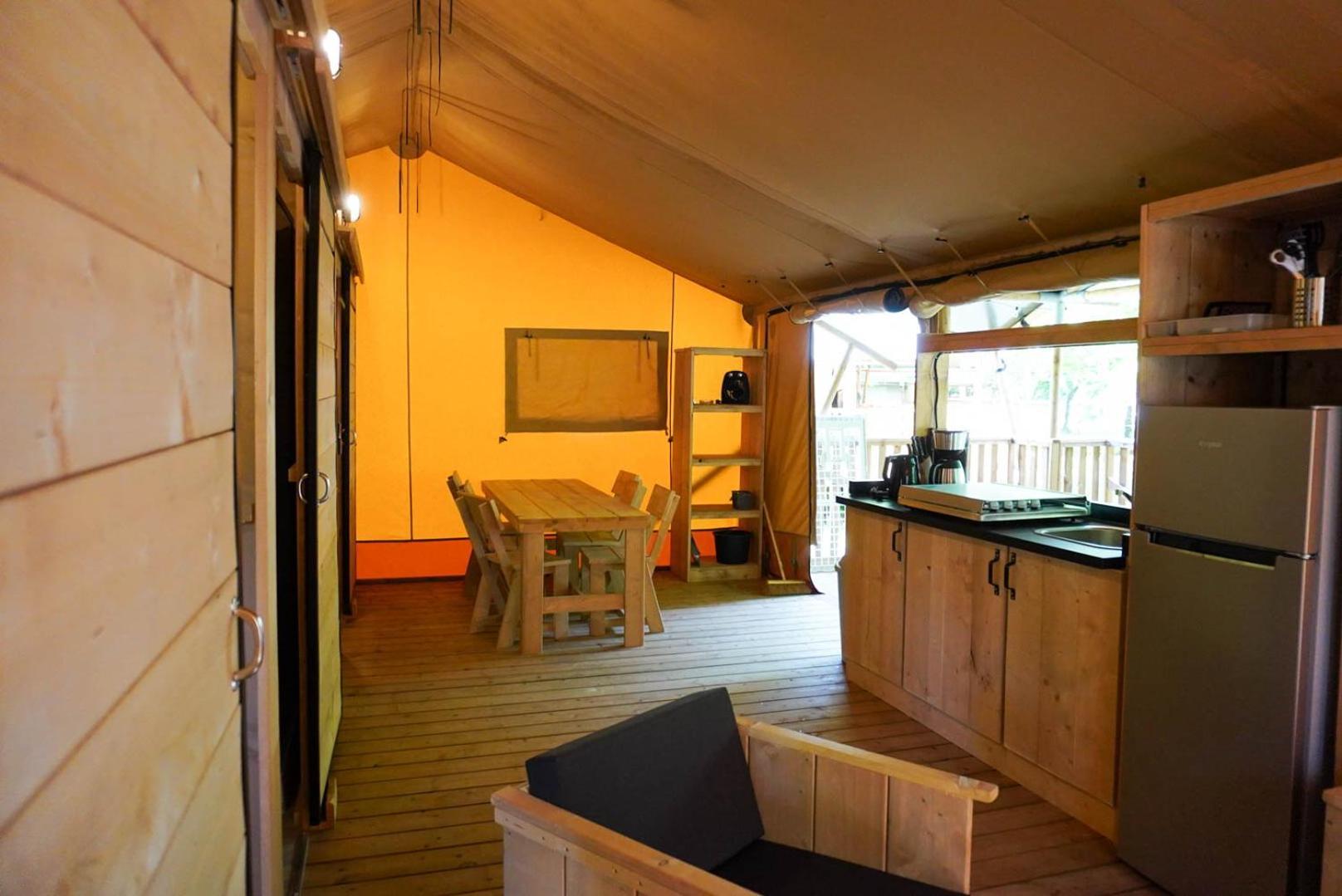 Camping Pittoresque Saint-Parthem 客房 照片