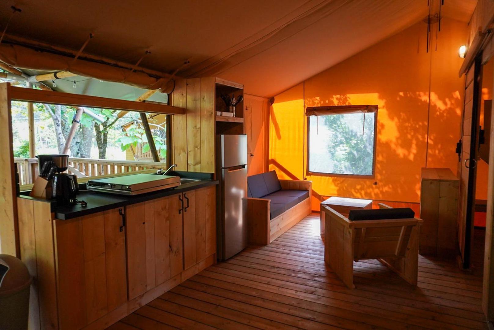 Camping Pittoresque Saint-Parthem 客房 照片