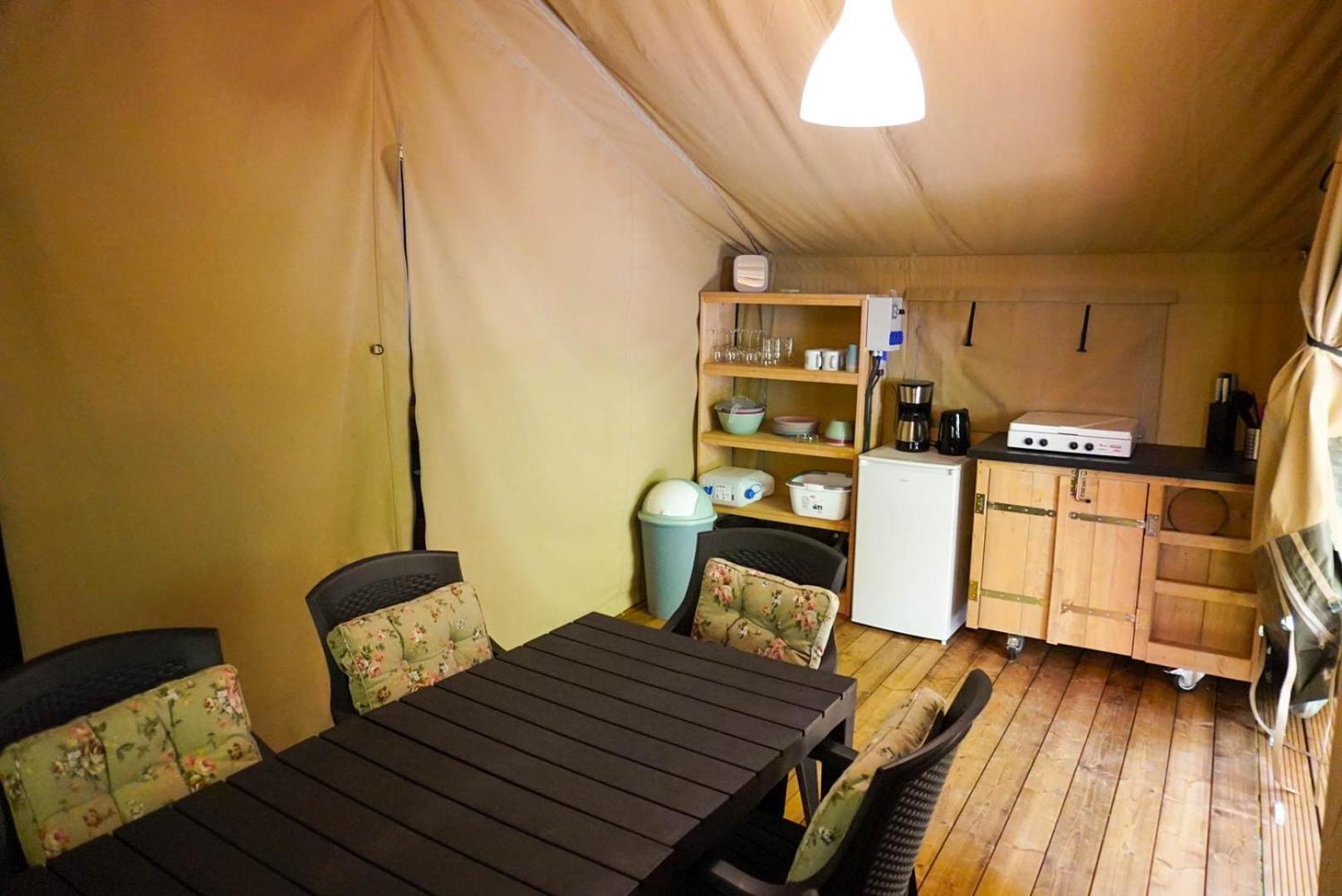 Camping Pittoresque Saint-Parthem 客房 照片