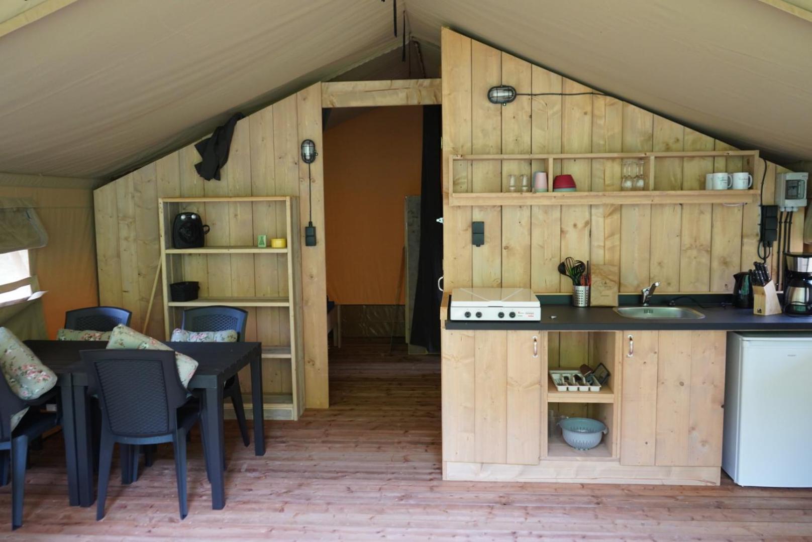 Camping Pittoresque Saint-Parthem 客房 照片
