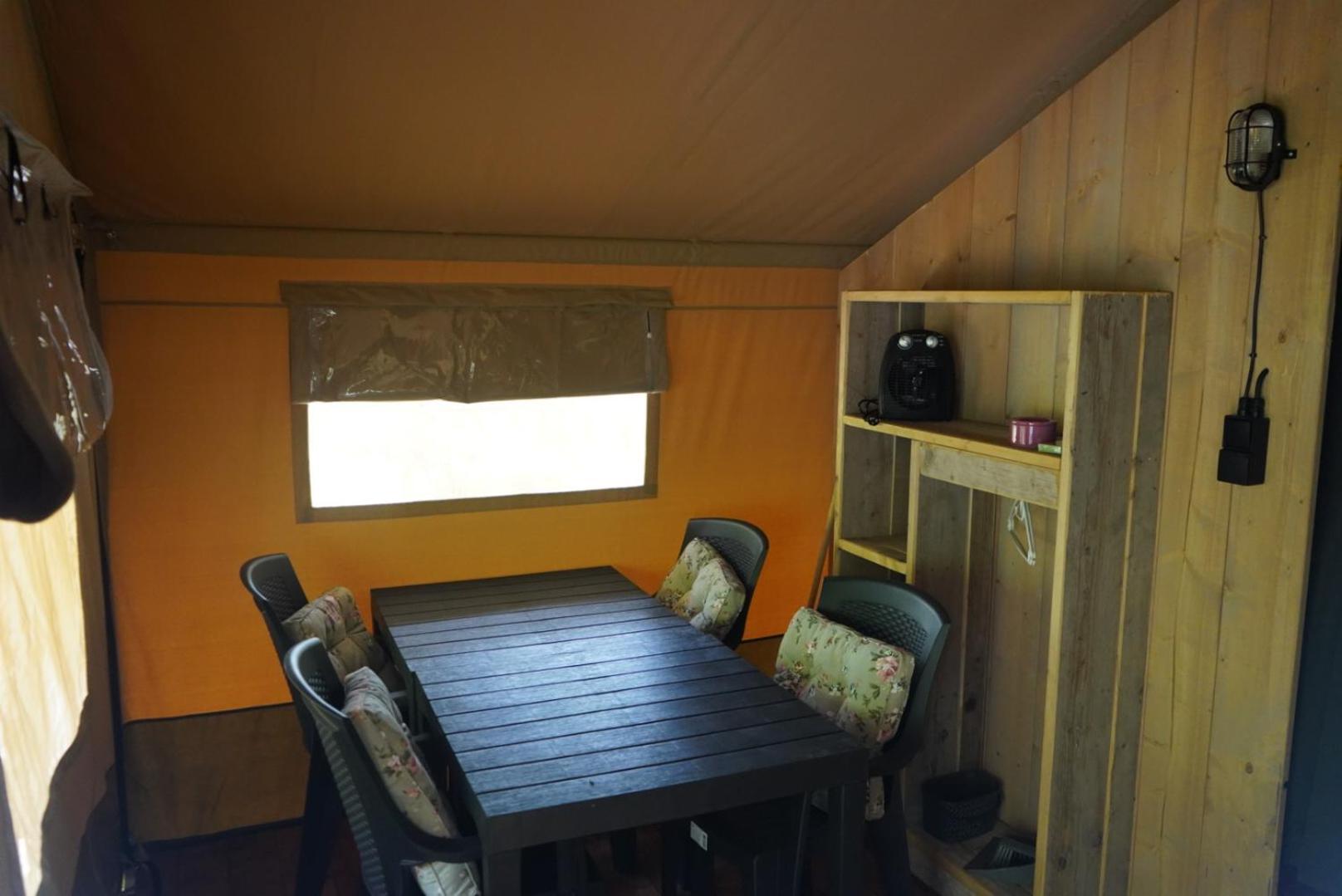 Camping Pittoresque Saint-Parthem 客房 照片